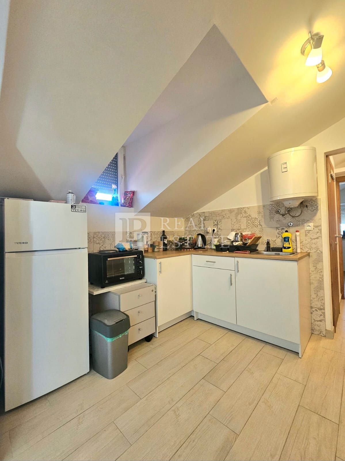 KRALJEVICA - EKSKLUZIVNA PRODAJA - prostorna hiša s 4 apartmaji 200 metrov od morja in centra