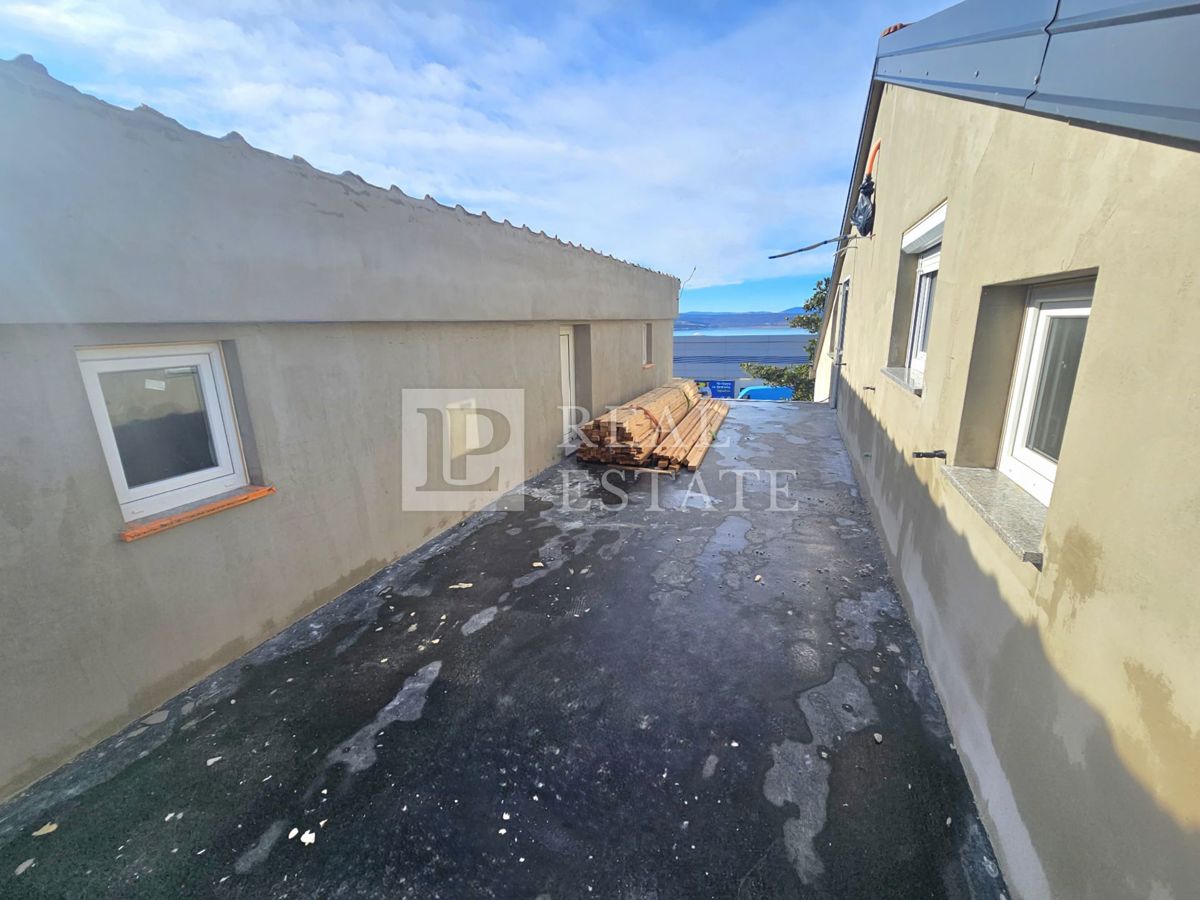 CRIKVENICA - dvosobni apartma s pogledom na morje