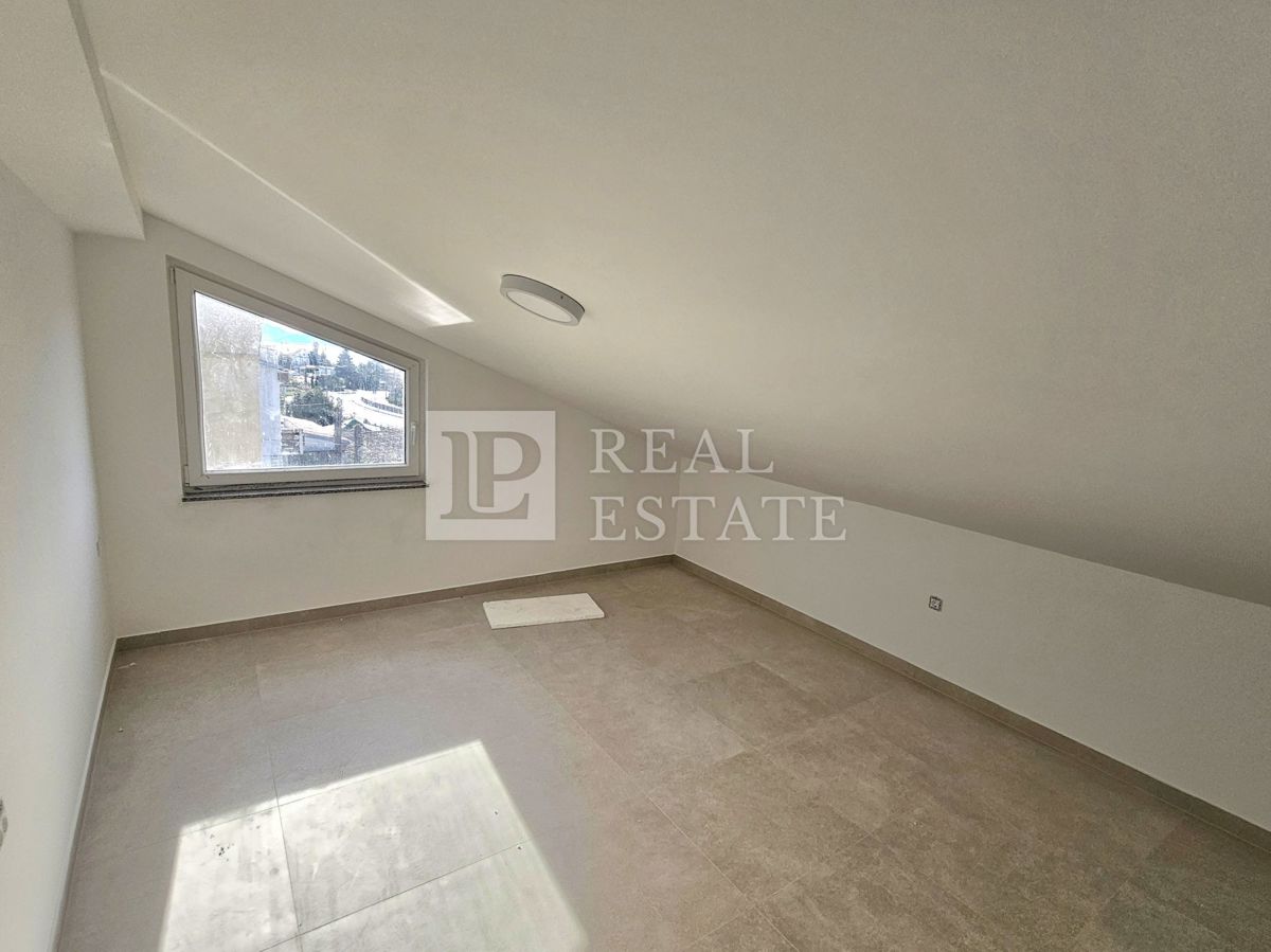 CRIKVENICA - dvosobni apartma s pogledom na morje