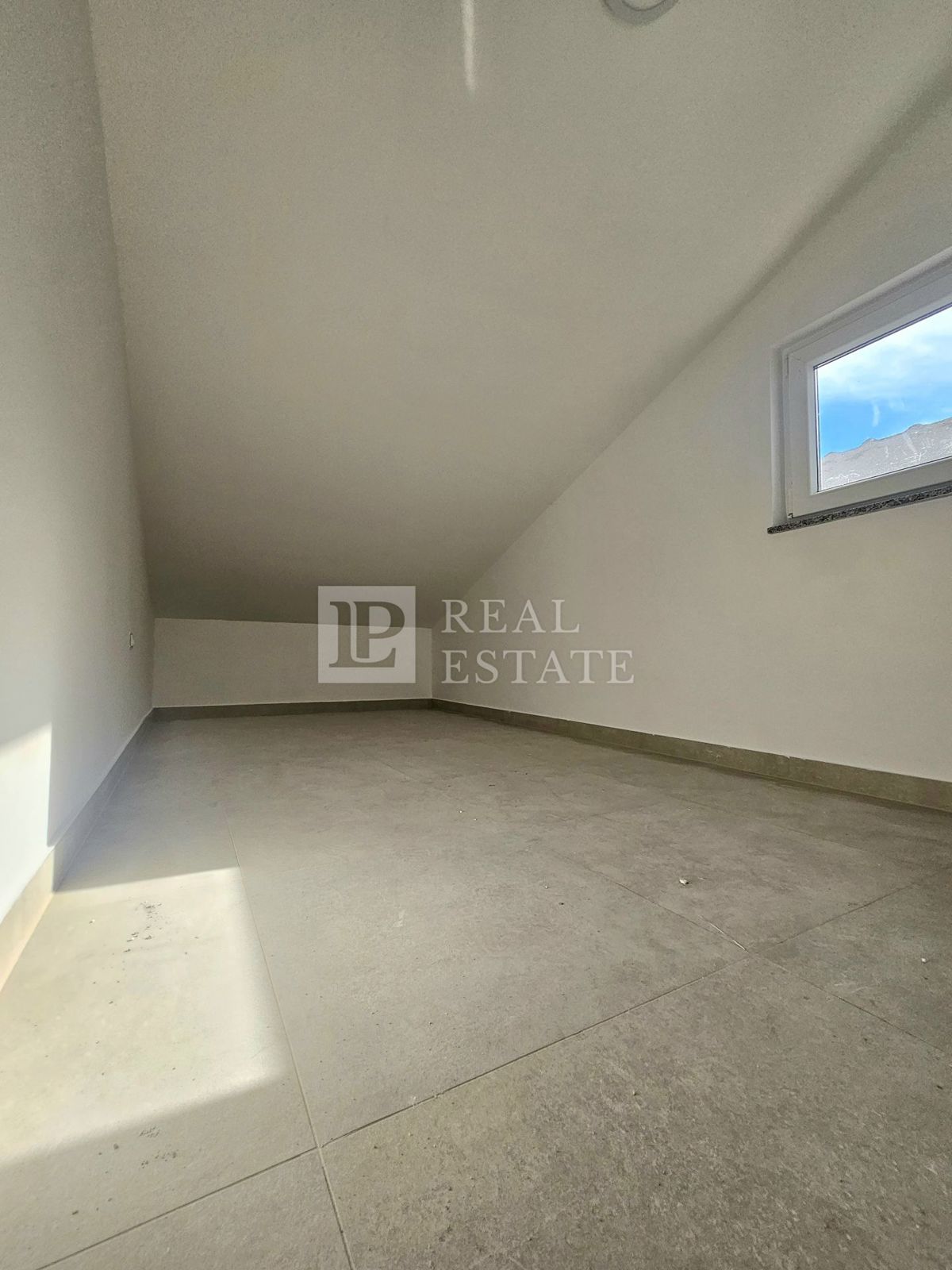 CRIKVENICA - dvosobni apartma s pogledom na morje