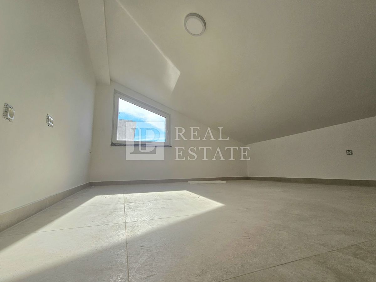 CRIKVENICA - dvosobni apartma s pogledom na morje