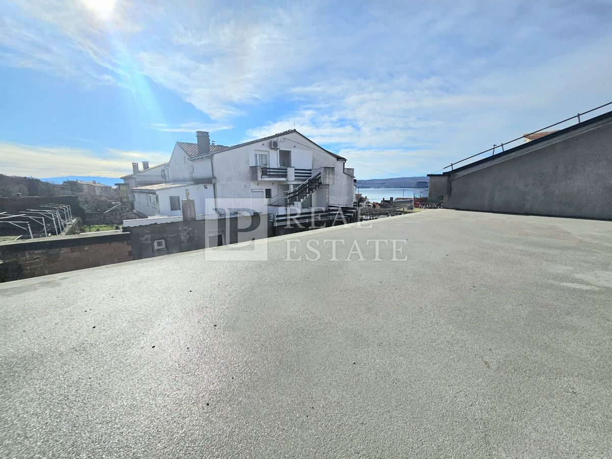 CRIKVENICA - dvosobni apartma s pogledom na morje