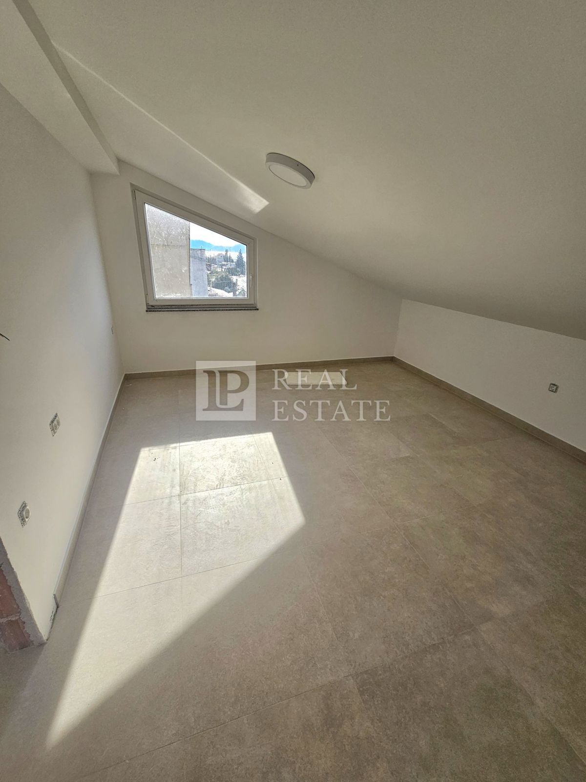 CRIKVENICA - dvosobni apartma s pogledom na morje