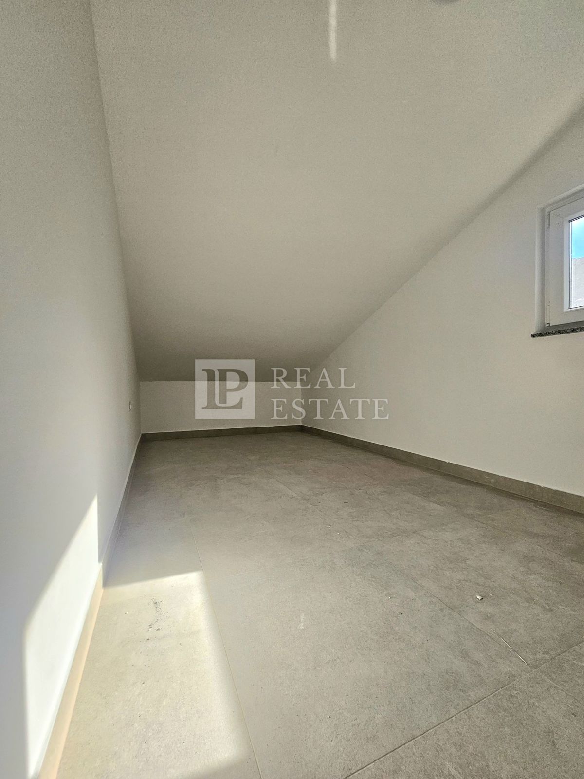 CRIKVENICA - dvosobni apartma s pogledom na morje