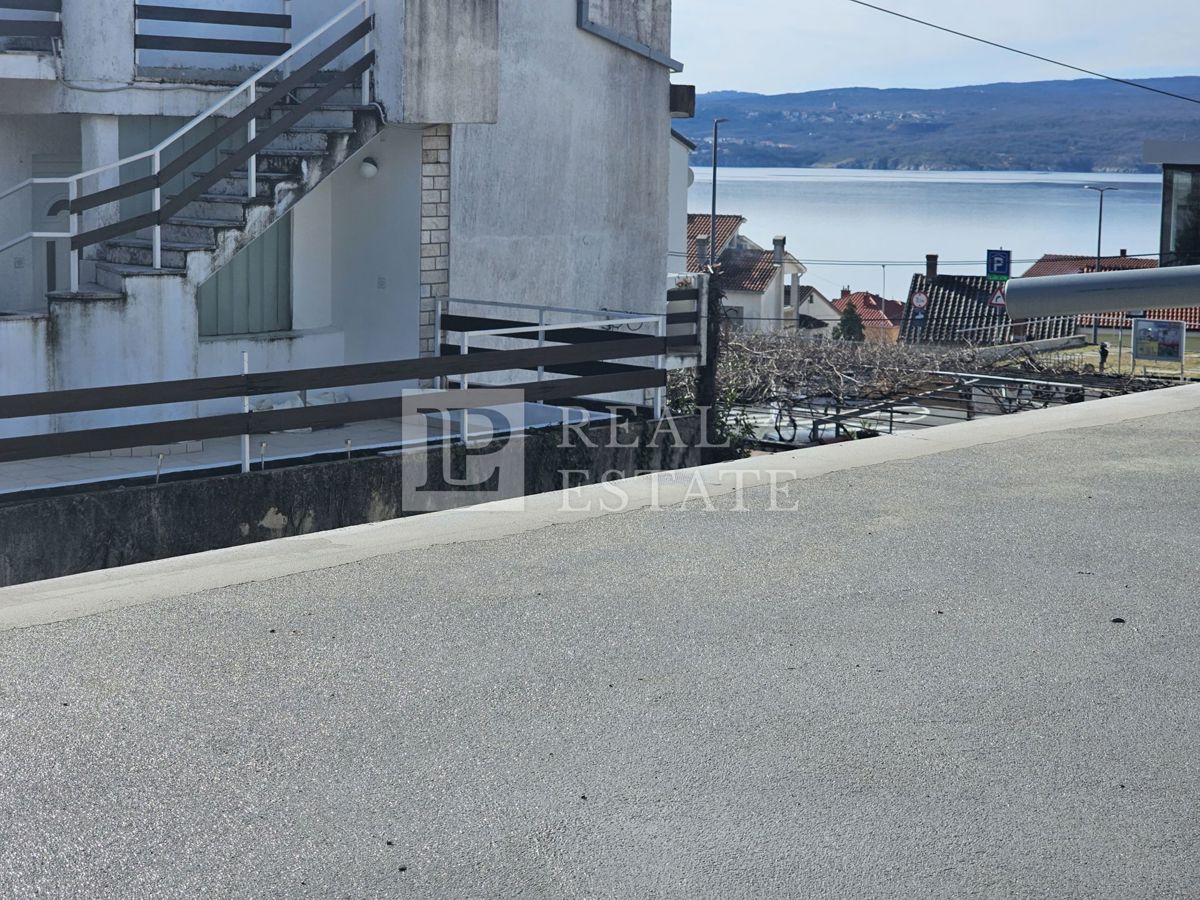 CRIKVENICA - dvosobni apartma s pogledom na morje