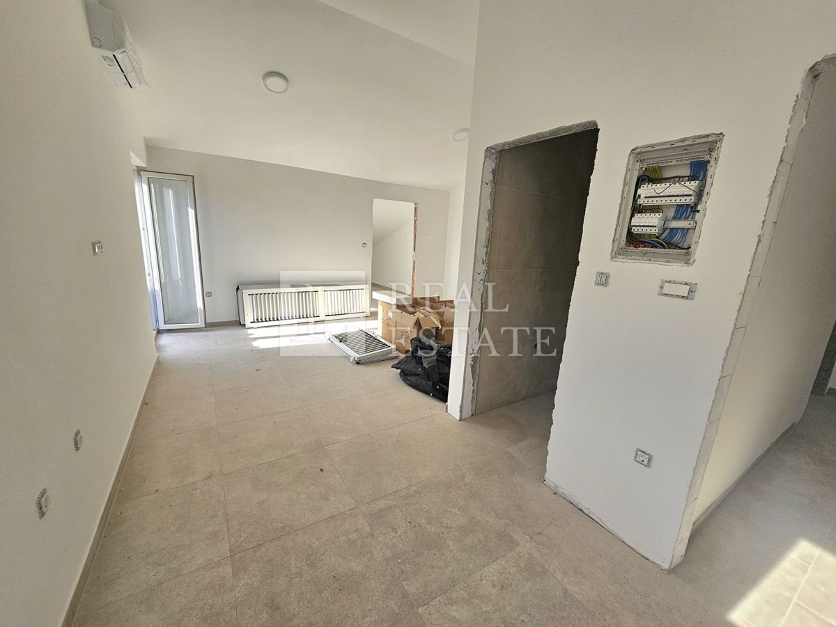 CRIKVENICA - dvosobni apartma s pogledom na morje