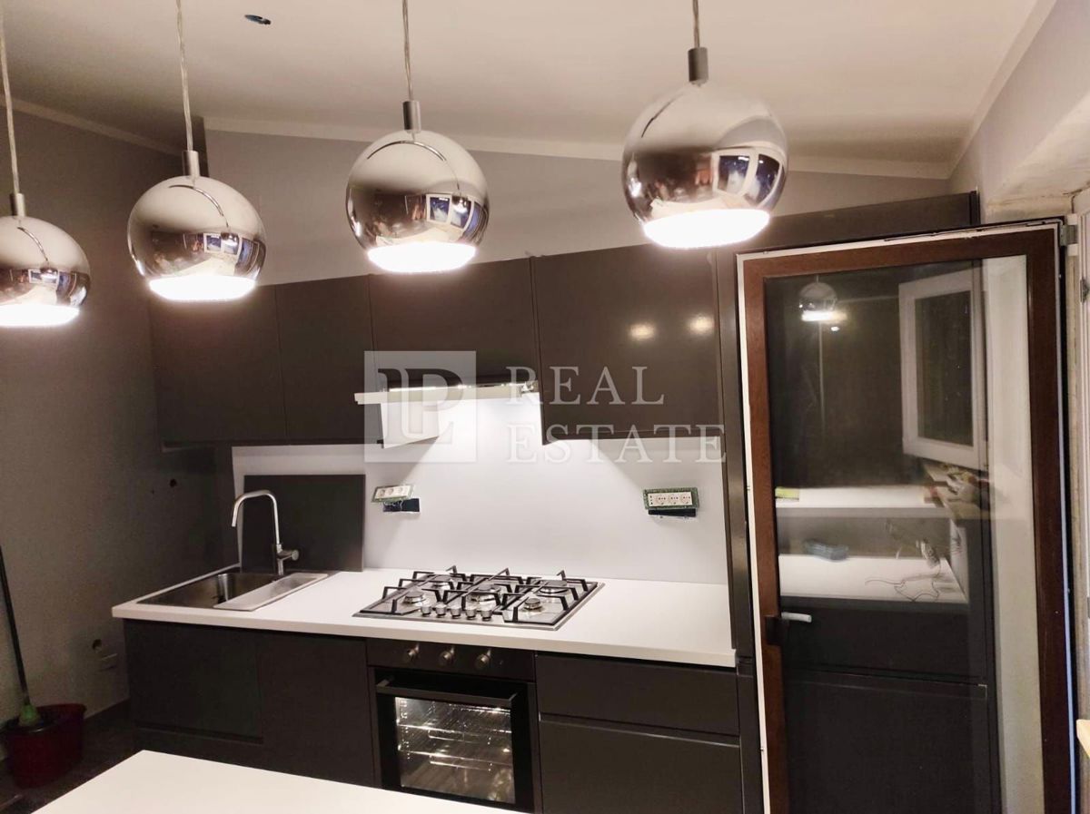 NOVI VINODOLSKI - stanovanje s pogledom na morje v centru