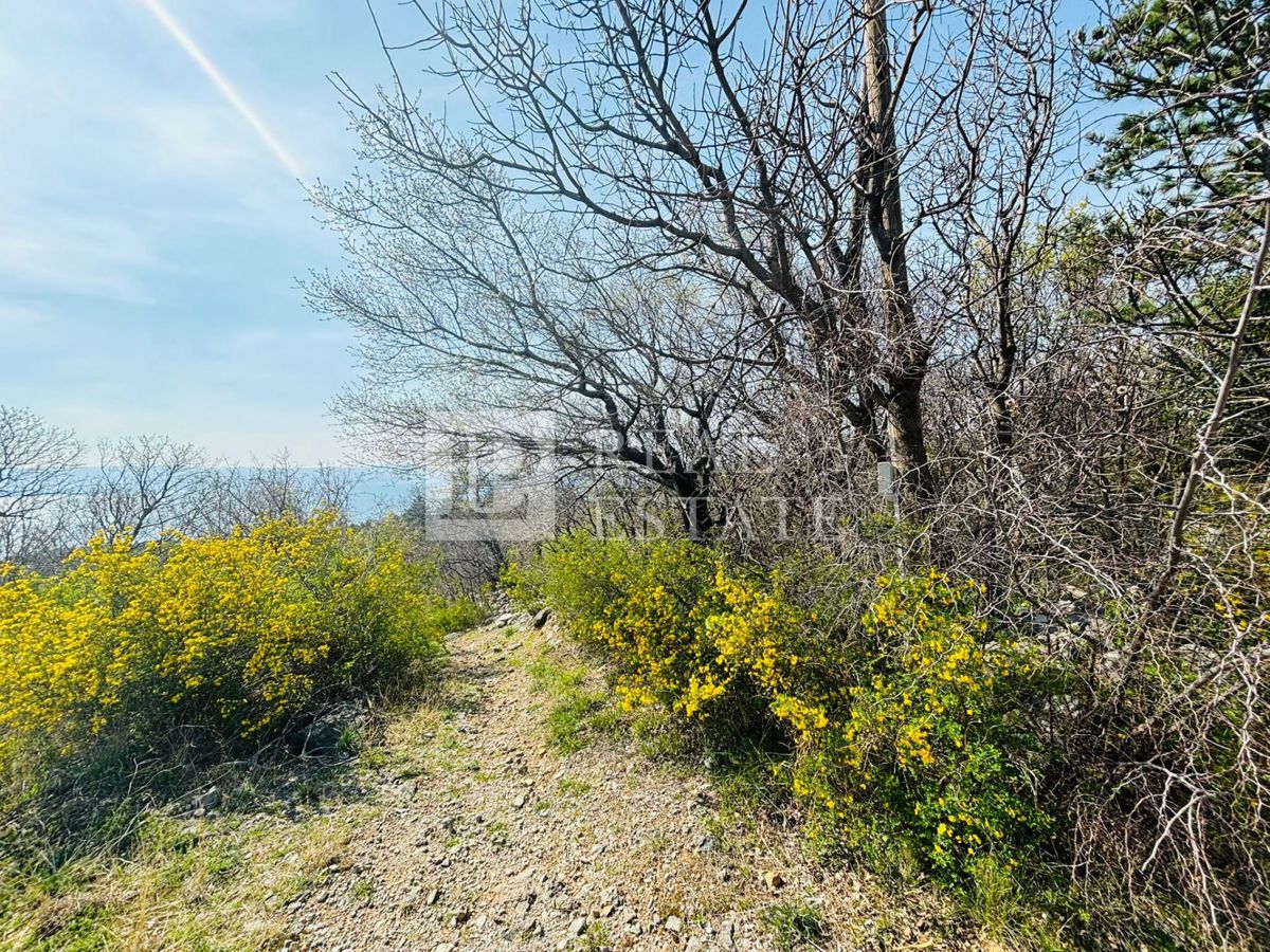 KLENOVICA - gradbeno zemljišče velikosti 1366 m2 z odprtim pogledom na morje