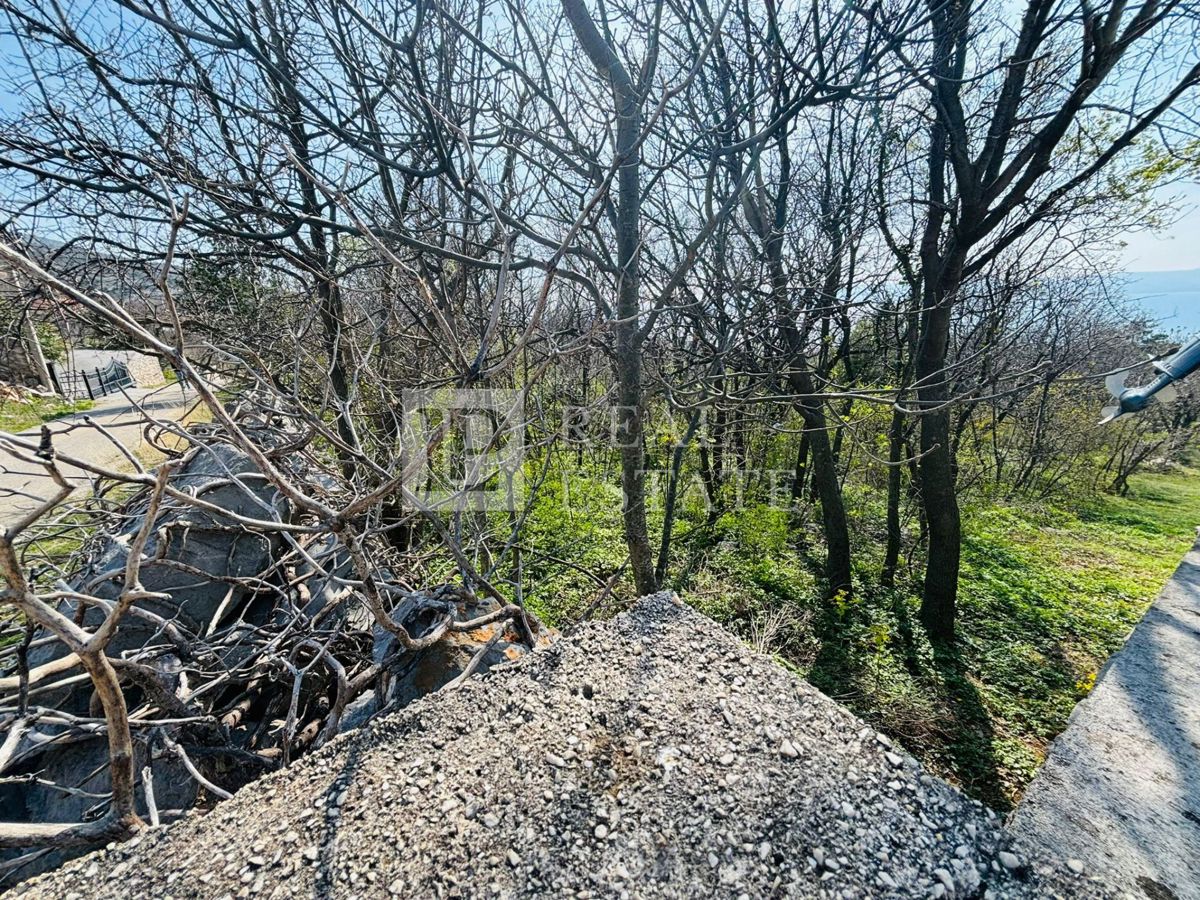 KLENOVICA - gradbeno zemljišče velikosti 1366 m2 z odprtim pogledom na morje