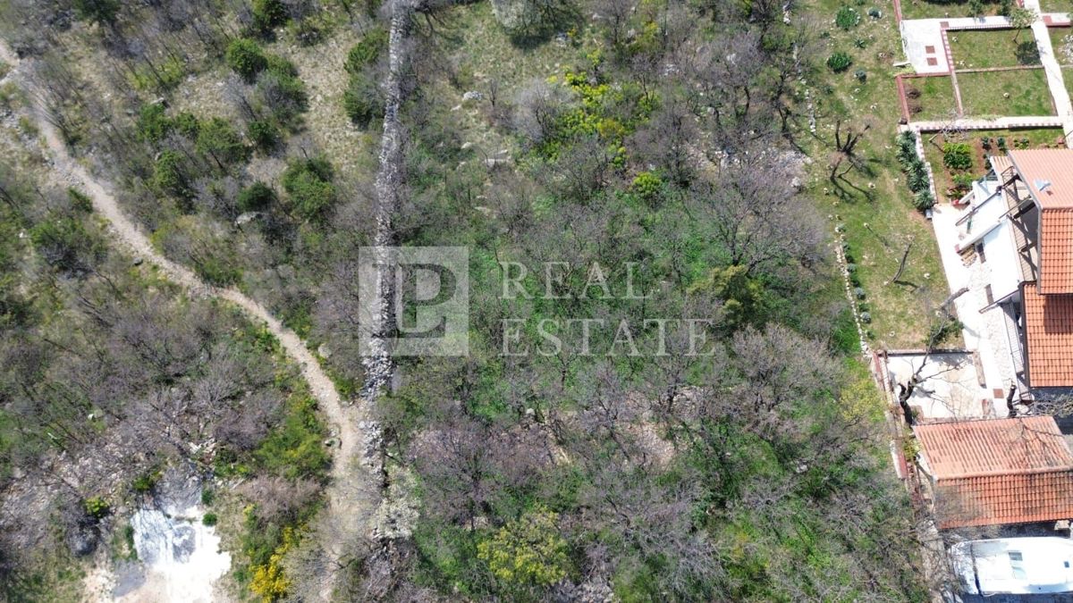 KLENOVICA - gradbeno zemljišče velikosti 1366 m2 z odprtim pogledom na morje