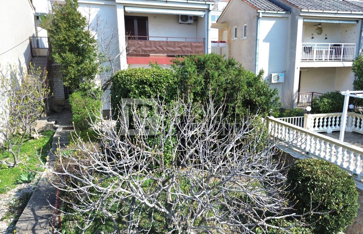 KLENOVICA - stanovanje s prostornim vrtom