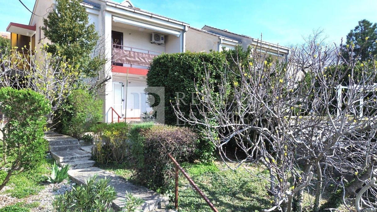 KLENOVICA - stanovanje s prostornim vrtom