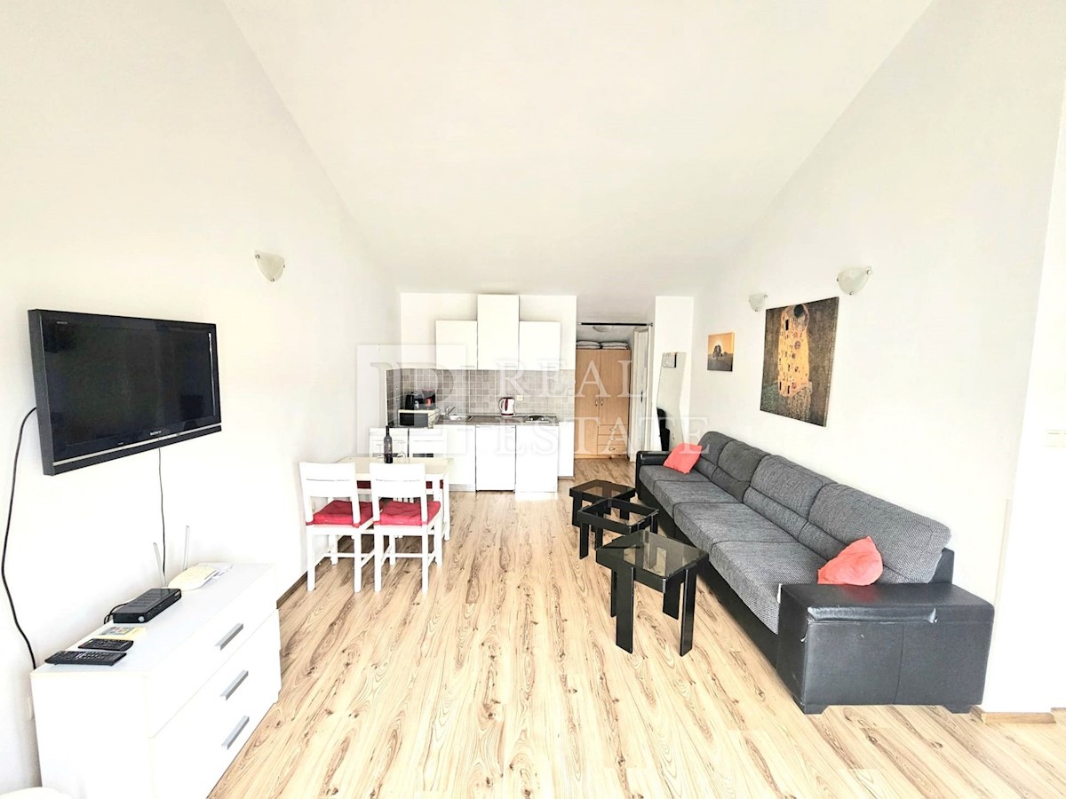 NOVI VINODOLSKI - dva opremljena apartmaja 124 m2