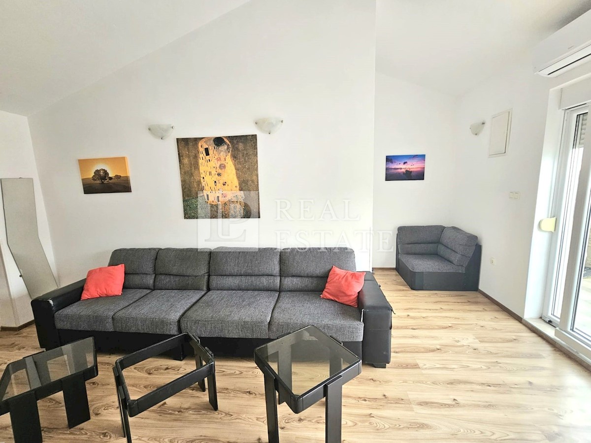 NOVI VINODOLSKI - dva opremljena apartmaja 124 m2