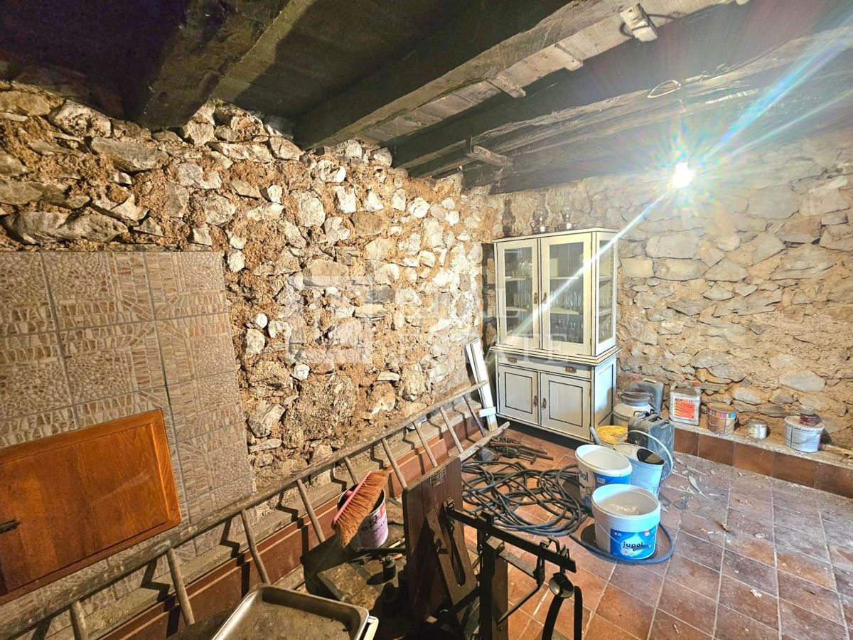 TRIBALJ - polpritlična hiša na mirni lokaciji
