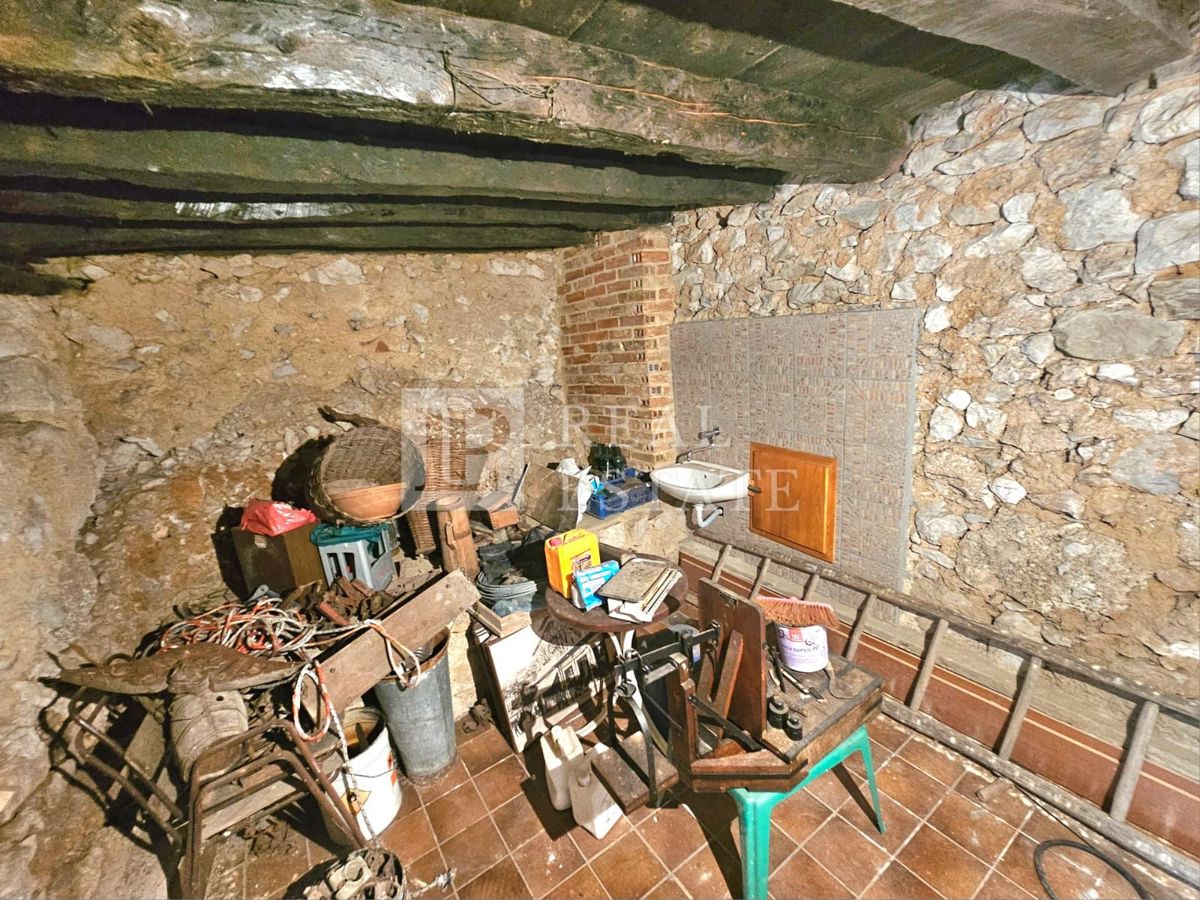 TRIBALJ - polpritlična hiša na mirni lokaciji