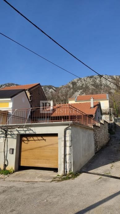 TRIBALJ - polpritlična hiša na mirni lokaciji