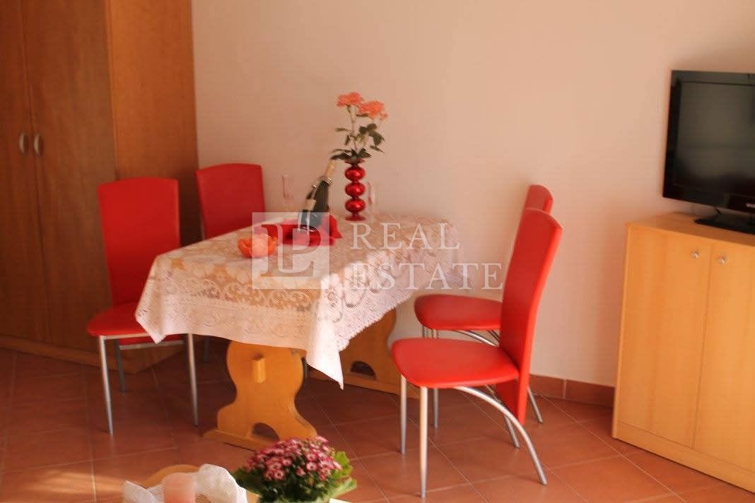 NOVI VINODOLSKI - apartmajska hiša z gostinskim objektom