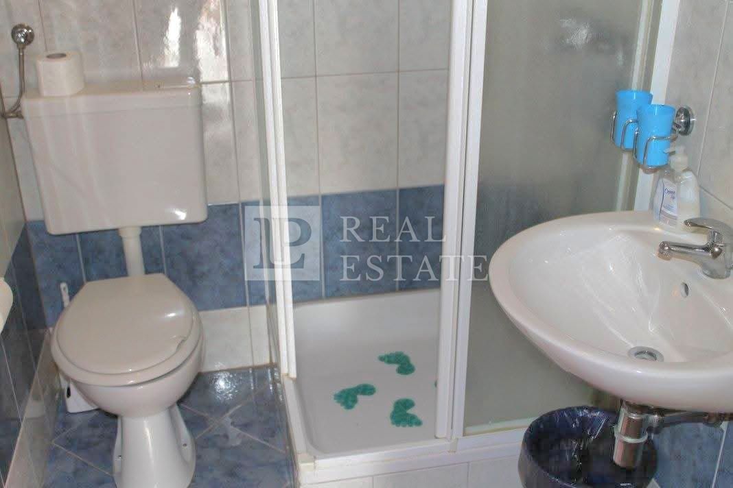 NOVI VINODOLSKI - apartmajska hiša z gostinskim objektom
