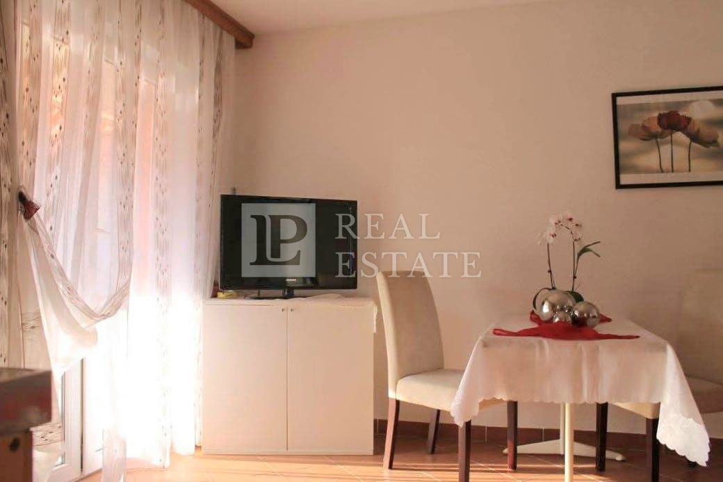 NOVI VINODOLSKI - apartmajska hiša z gostinskim objektom