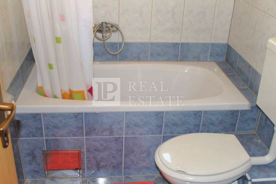 NOVI VINODOLSKI - apartmajska hiša z gostinskim objektom