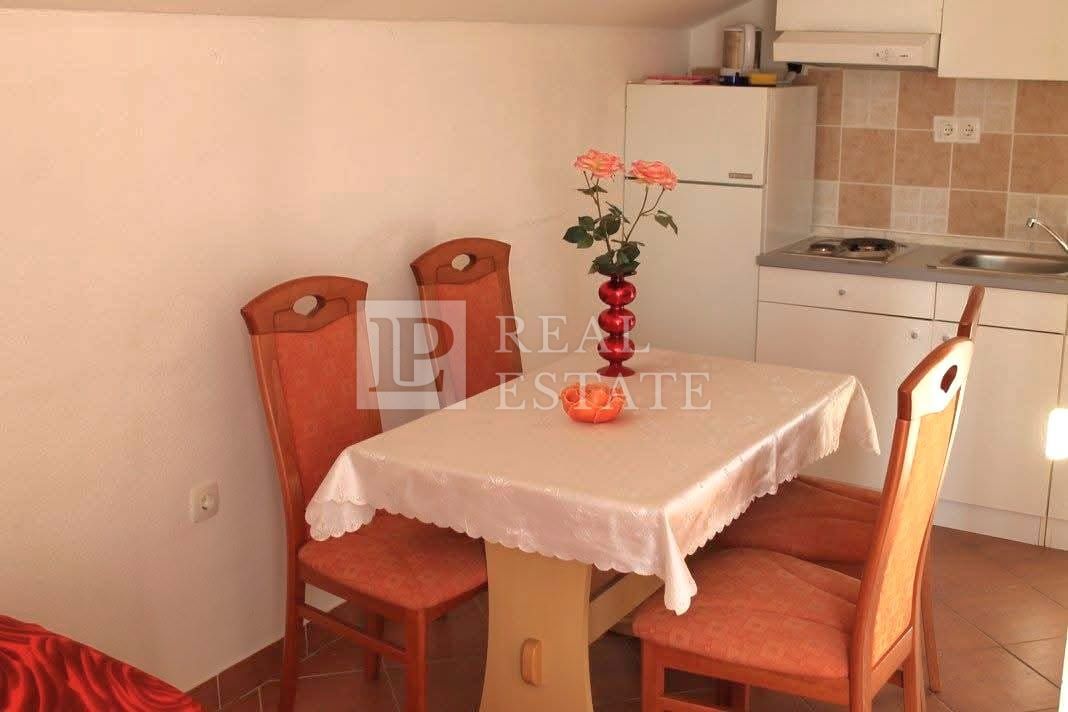 NOVI VINODOLSKI - apartmajska hiša z gostinskim objektom