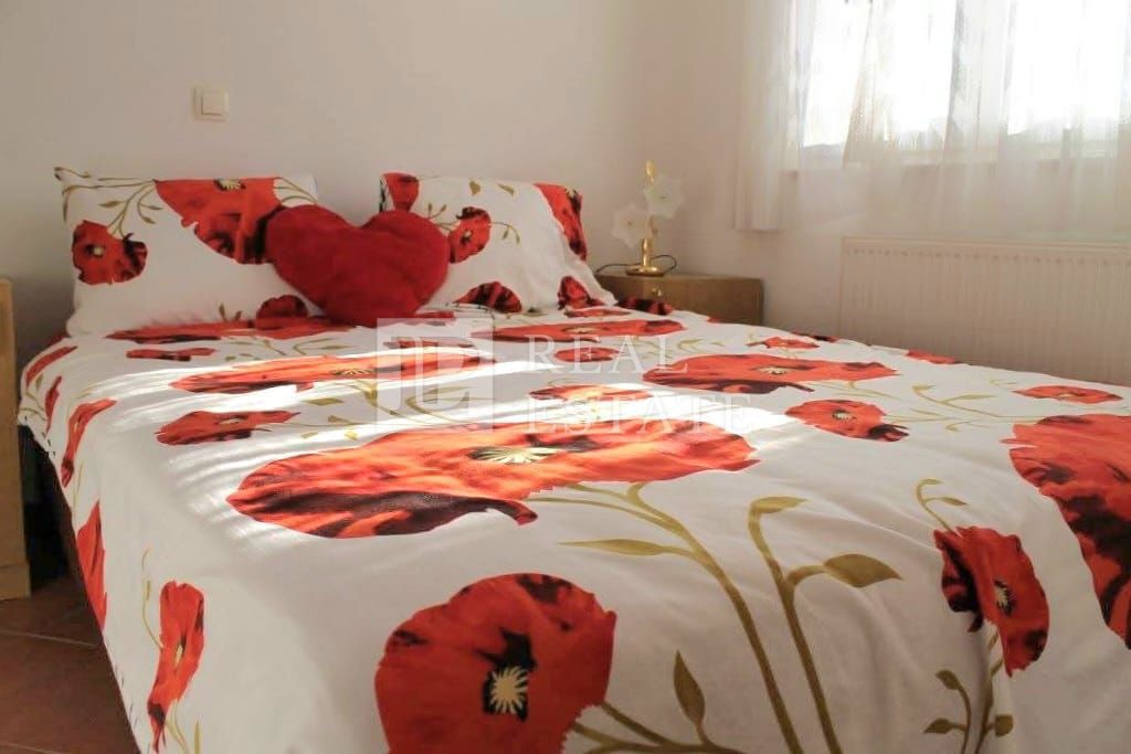 NOVI VINODOLSKI - apartmajska hiša z gostinskim objektom