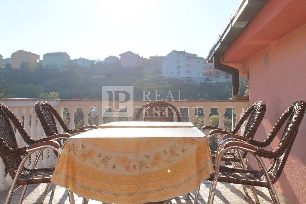 NOVI VINODOLSKI - apartmajska hiša z gostinskim objektom
