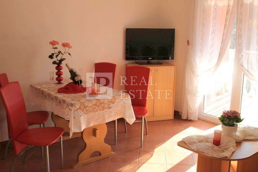 NOVI VINODOLSKI - apartmajska hiša z gostinskim objektom