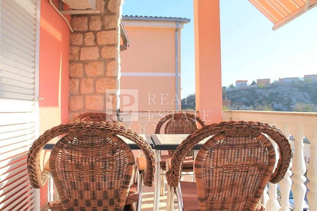 NOVI VINODOLSKI - apartmajska hiša z gostinskim objektom