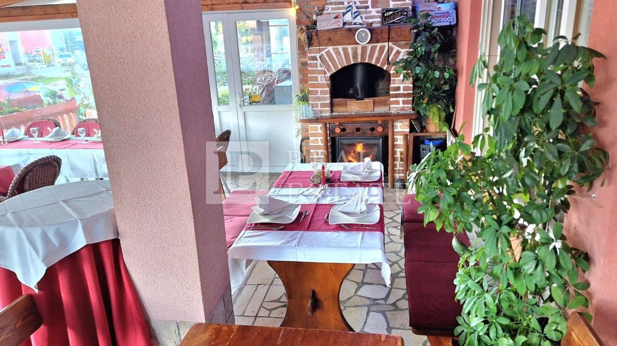 NOVI VINODOLSKI - apartmajska hiša z gostinskim objektom