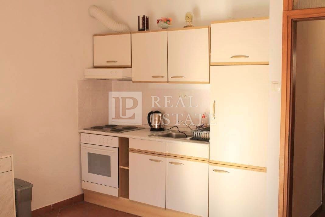 NOVI VINODOLSKI - apartmajska hiša z gostinskim objektom