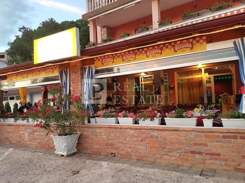 NOVI VINODOLSKI - apartmajska hiša z gostinskim objektom