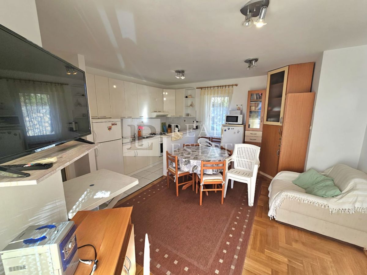 CRIKVENICA - 2-sobno stanovanje 450 metrov od morja