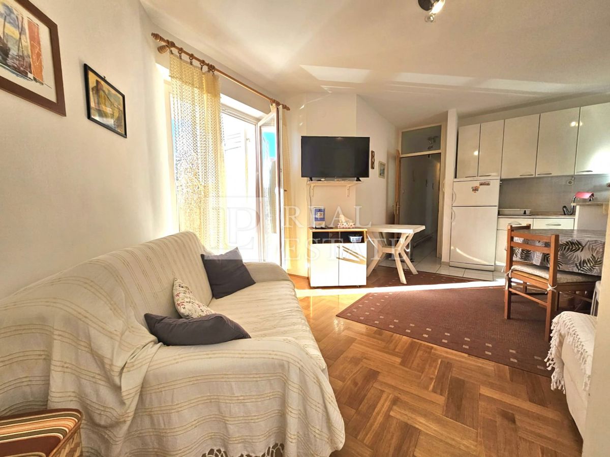 CRIKVENICA - 2-sobno stanovanje 450 metrov od morja