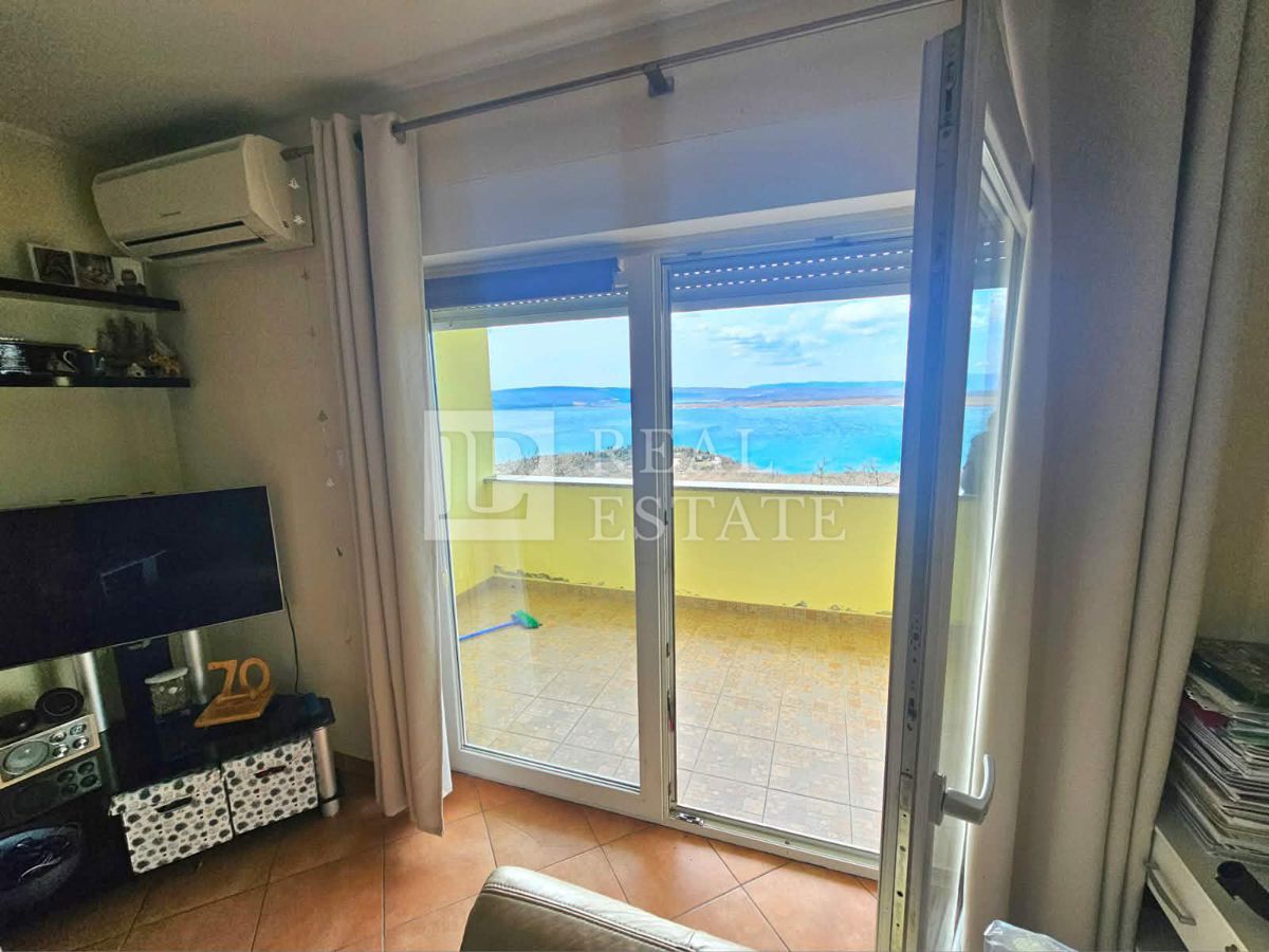 JADRANOVO – popolnoma opremljeno dvosobno stanovanje s čudovitim pogledom na morje