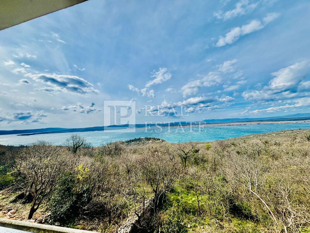 JADRANOVO – popolnoma opremljeno dvosobno stanovanje s čudovitim pogledom na morje