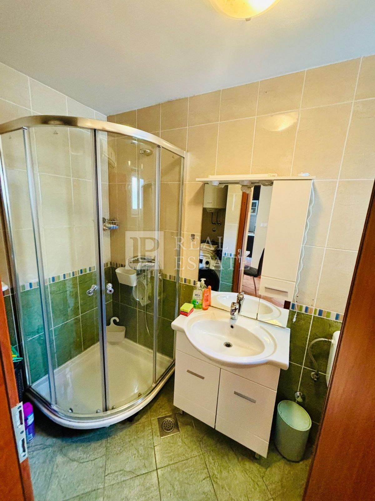 JADRANOVO – popolnoma opremljeno dvosobno stanovanje s čudovitim pogledom na morje