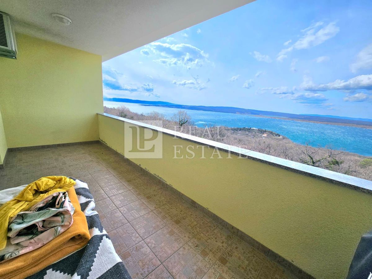 JADRANOVO – popolnoma opremljeno dvosobno stanovanje s čudovitim pogledom na morje