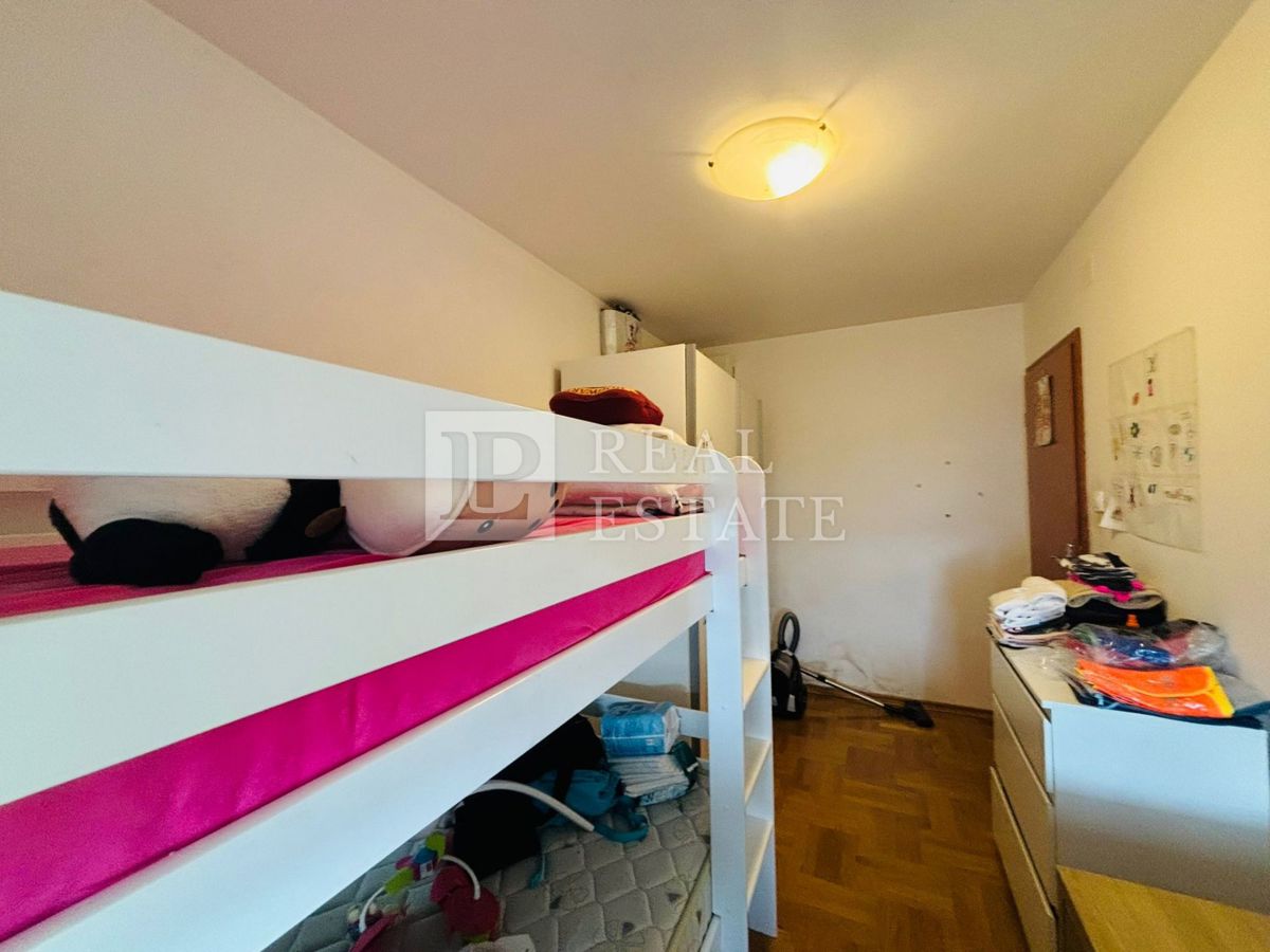 JADRANOVO – popolnoma opremljeno dvosobno stanovanje s čudovitim pogledom na morje