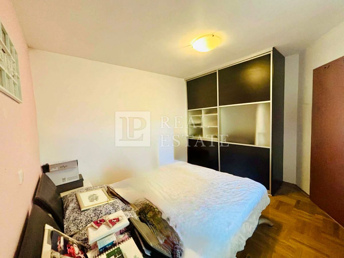 JADRANOVO – popolnoma opremljeno dvosobno stanovanje s čudovitim pogledom na morje