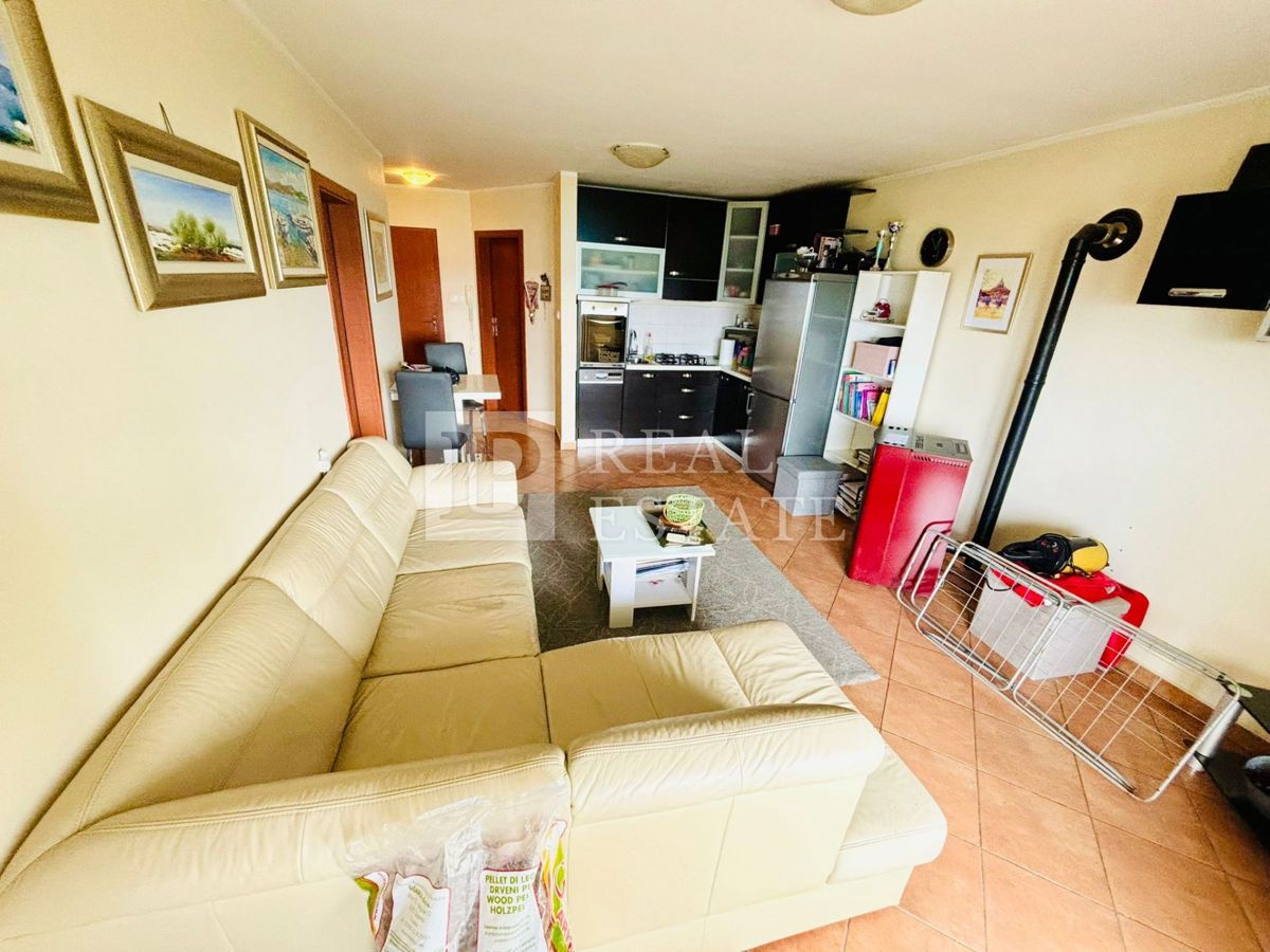 JADRANOVO – popolnoma opremljeno dvosobno stanovanje s čudovitim pogledom na morje