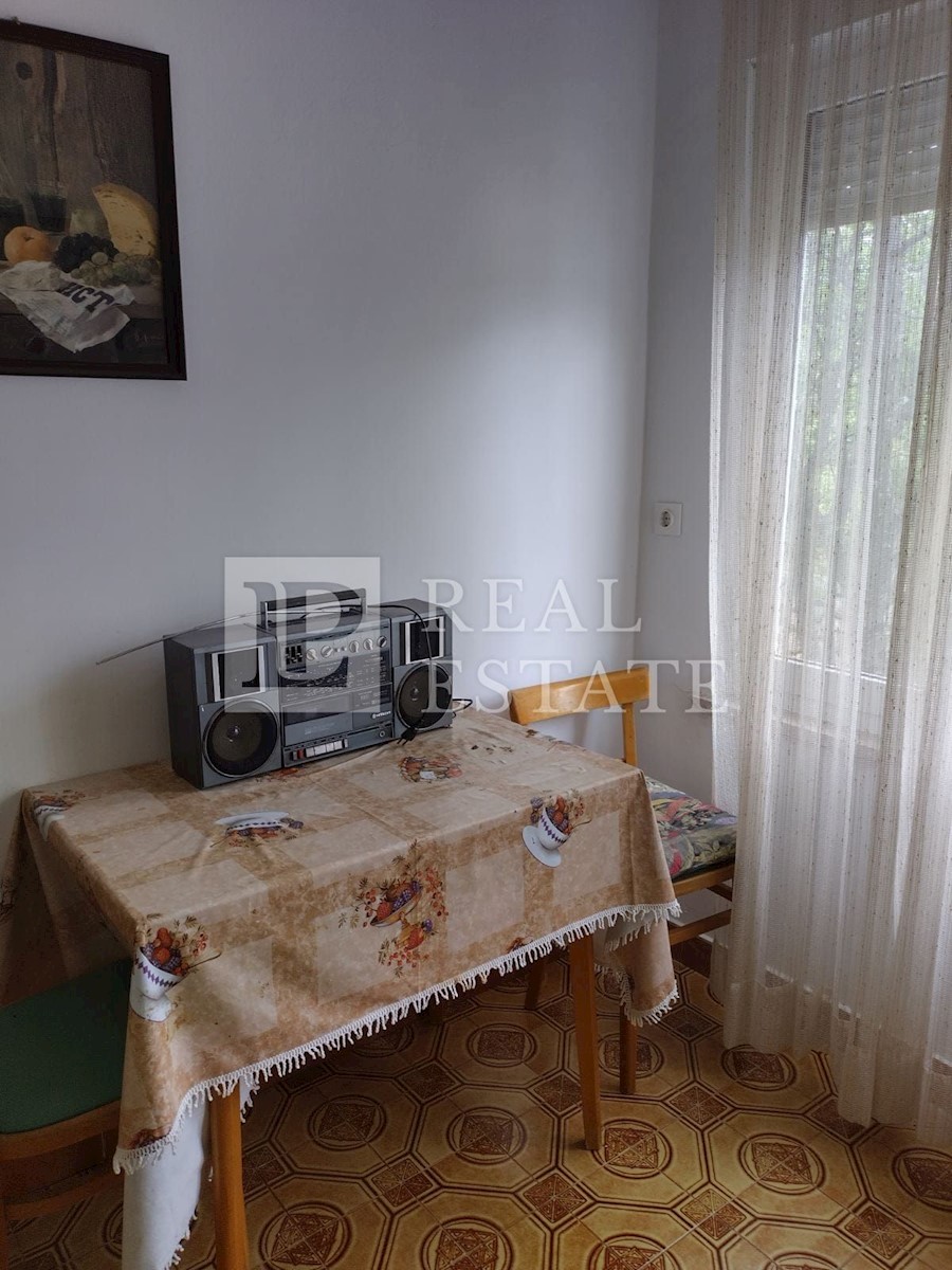 NOVI VINODOLSKI - apartma s prostorno teraso