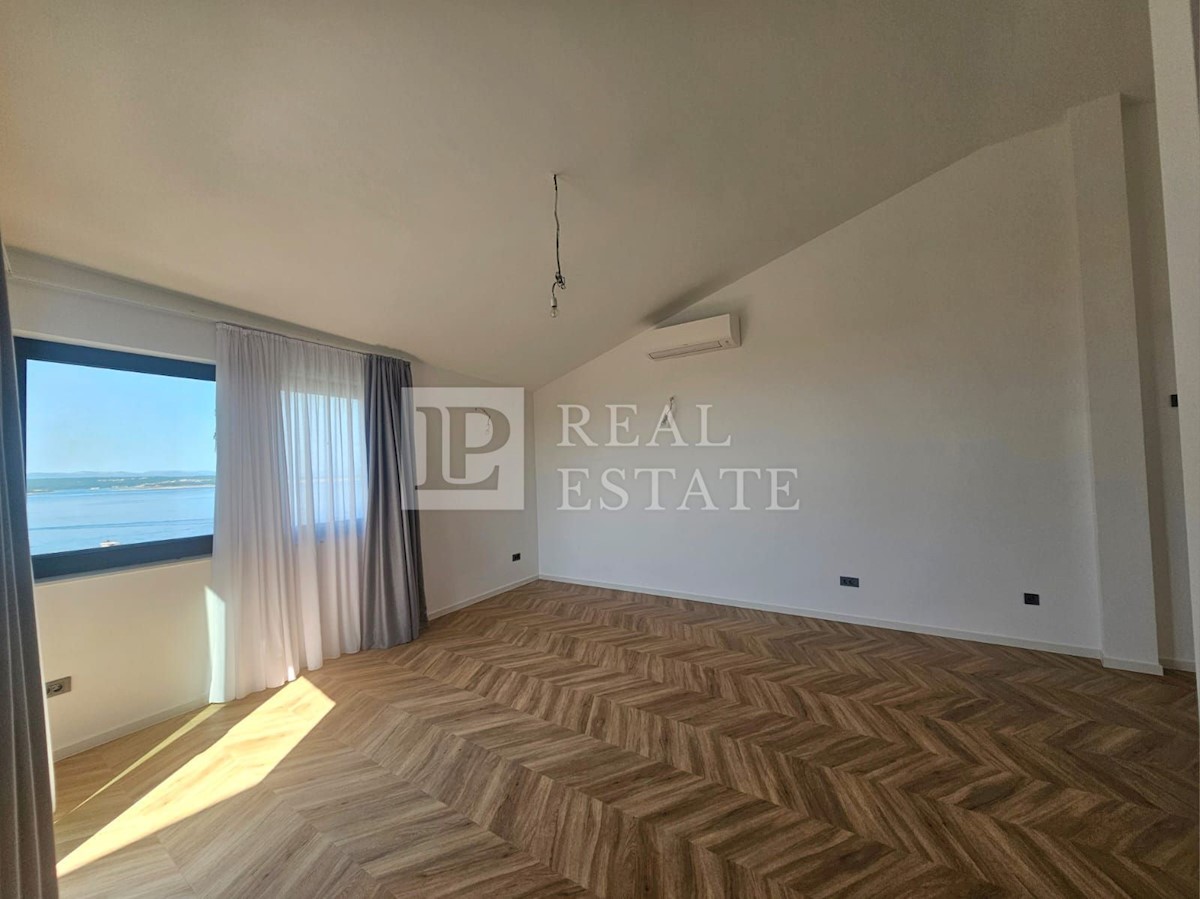 CRIKVENICA - luksuzen penthouse s panoramskim pogledom na morje