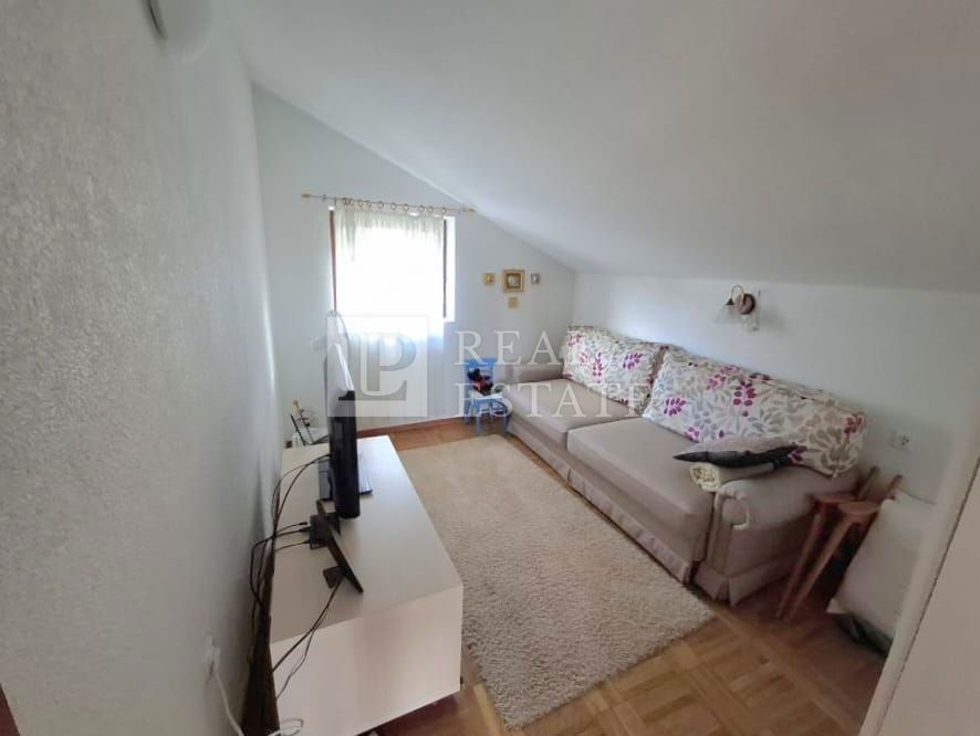 SELCE - hiša z dvema apartmajema v bližini morja
