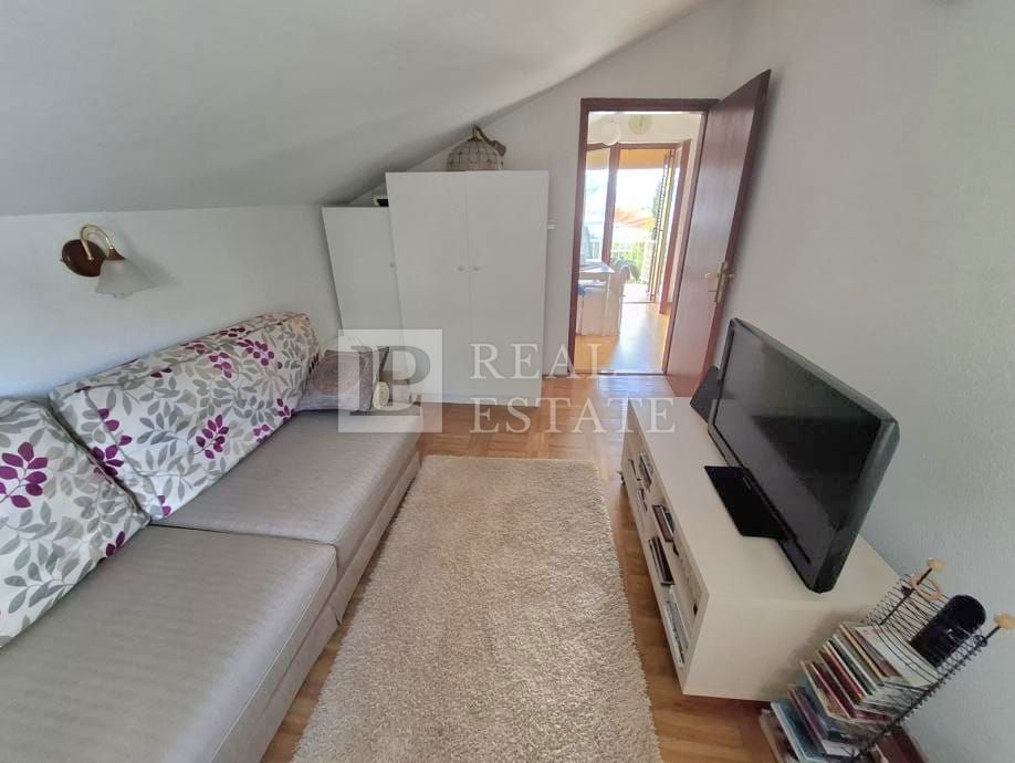 SELCE - hiša z dvema apartmajema v bližini morja