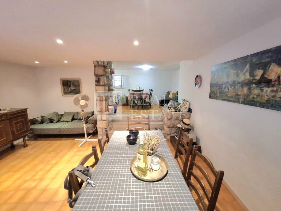SELCE - hiša z dvema apartmajema v bližini morja