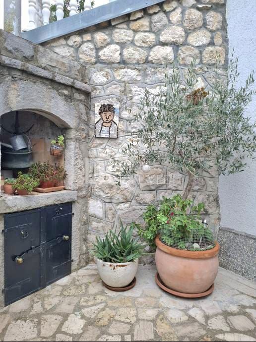 SELCE - hiša z dvema apartmajema v bližini morja