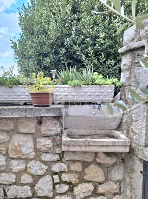 SELCE - hiša z dvema apartmajema v bližini morja