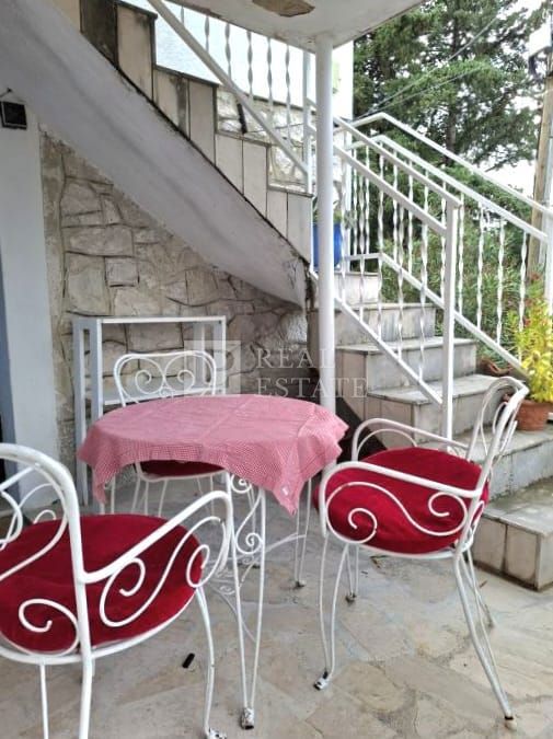 SELCE - hiša z dvema apartmajema v bližini morja